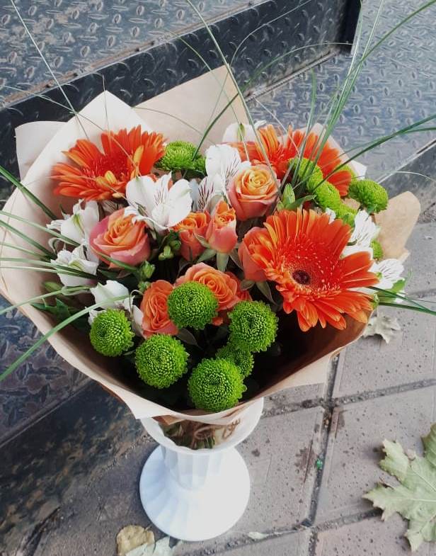 Букет цветов из: Герберы, Хризантемы, Альстромерии и Розы в Бурлацком