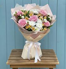 Букет цветов из:  Гвоздики, Орхидеи и Розы в Бурлацком