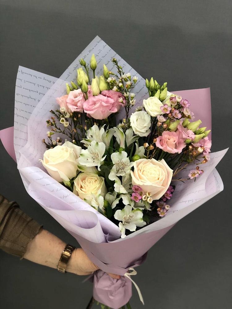 Букет цветов из: Альстромерии, Розы и Лизиантусы в Бурлацком