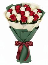 Букет Микс из красных и белых роз в Бурлацком