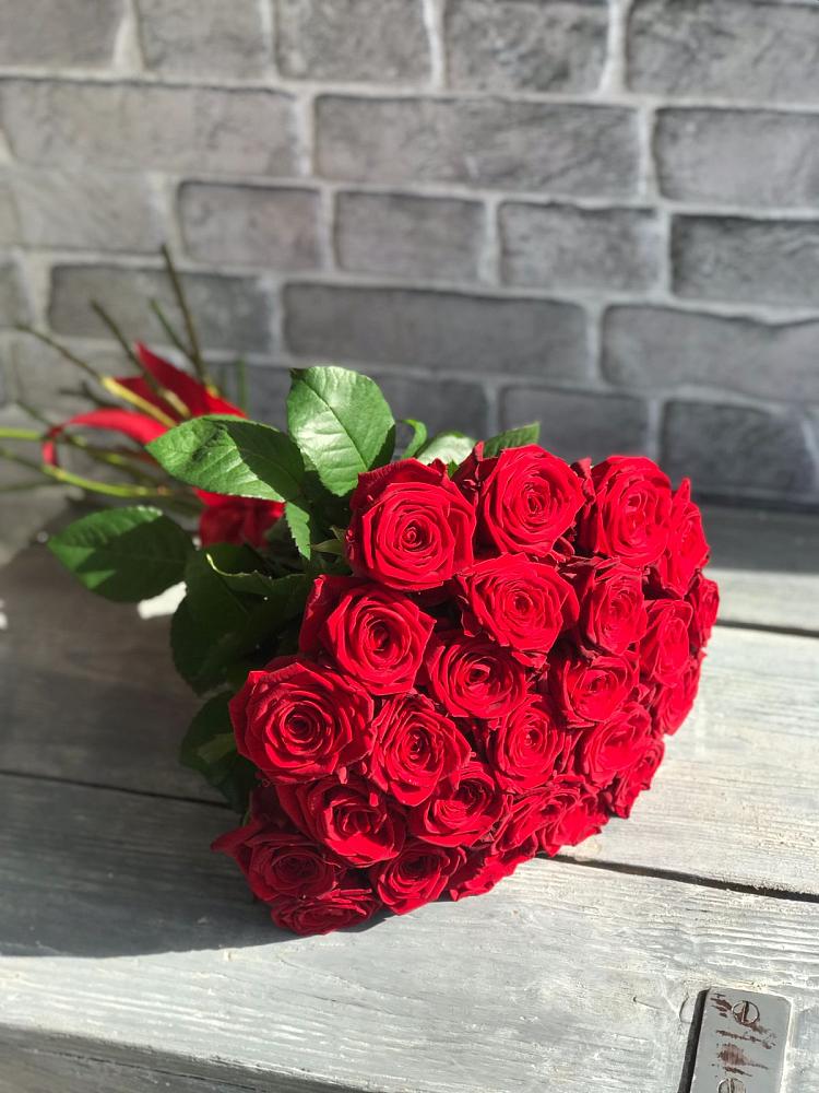 Букет Красные розы Фридом в Бурлацком