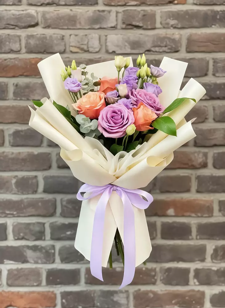 Букет цветов из: Лизиантусы и Розы в Бурлацком