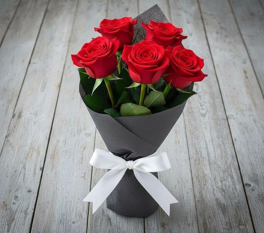 Букет 5 Красных роз Эдлесс Лав в Бурлацком
