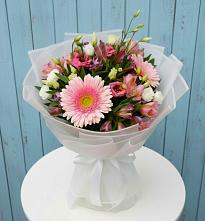 Букет цветов из:  Герберы, Альстромерии и Лизиантусы в Бурлацком