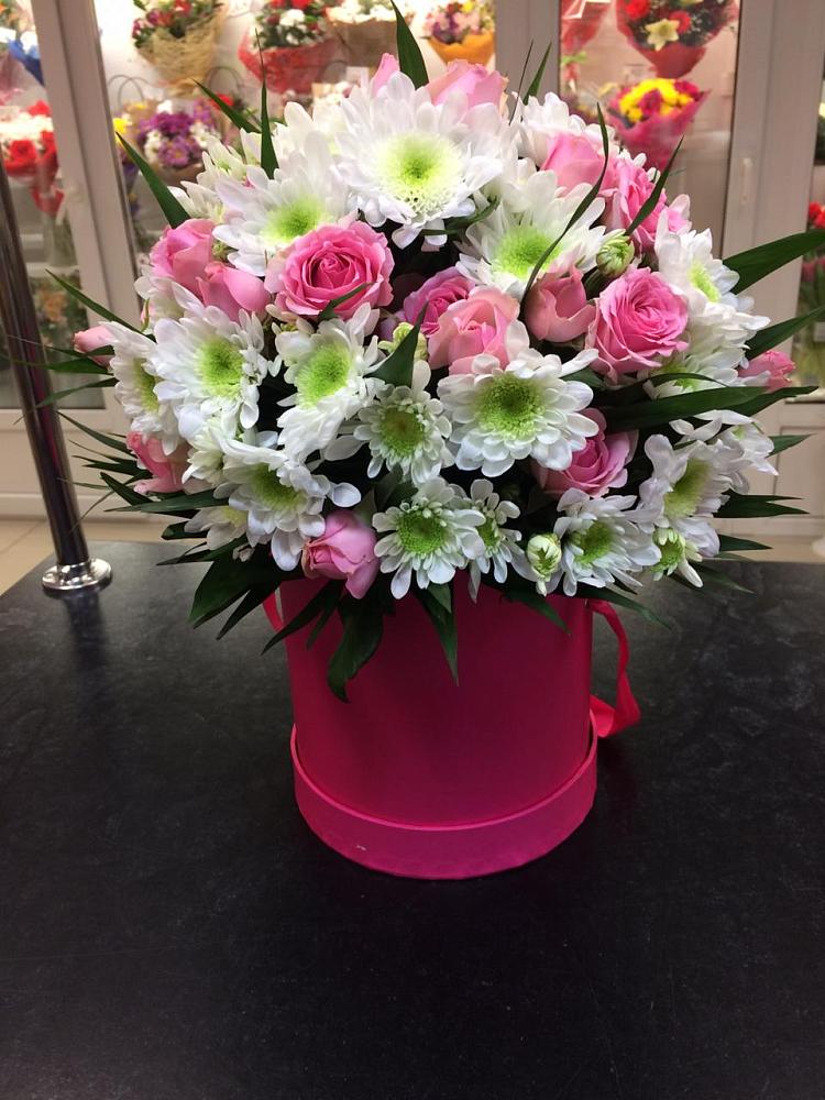 Цветочная композиция из Розы и Хризантемы в шляпной коробке в Бурлацком