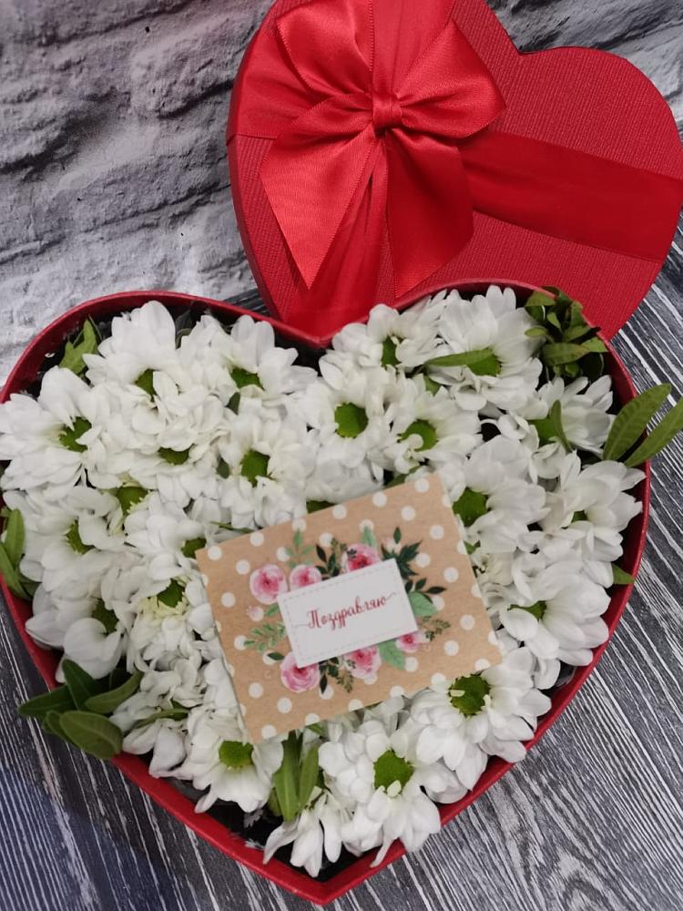 Цветочная композиция из Хризантемы в виде сердца в Бурлацком