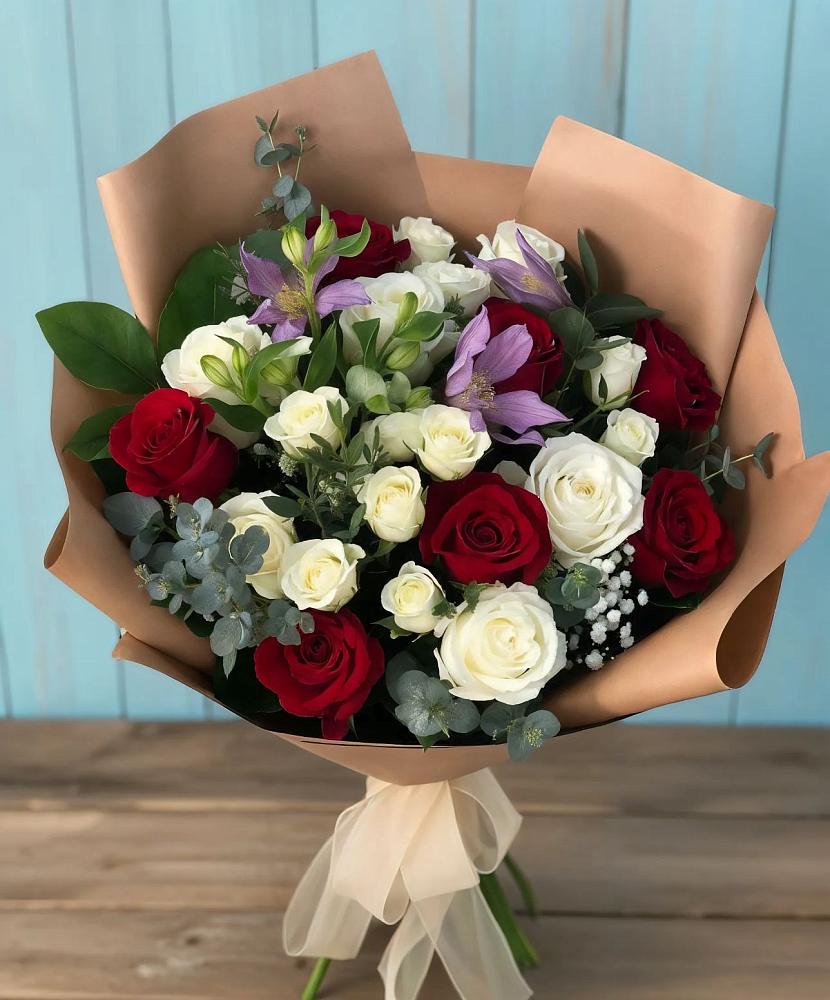 Букет цветов из: Розы и Альстромерии в Бурлацком
